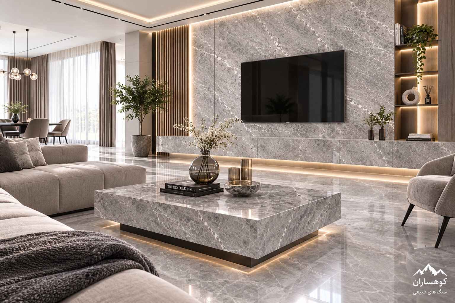نمونه اجرای سنگ مرمریت پرشین در فضای نشیمن لوکس با دیوار TV Wall، کف سنگی، میز سنگی و نورپردازی طبیعی